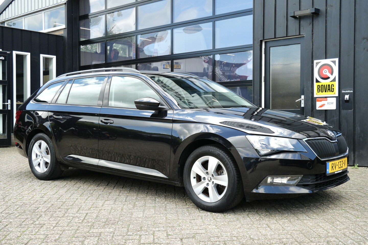 Skoda Superb Combi - 1.4 TSI Active Business | CarPlay | Clima | El.Trekhaak | - AutoWereld.nl