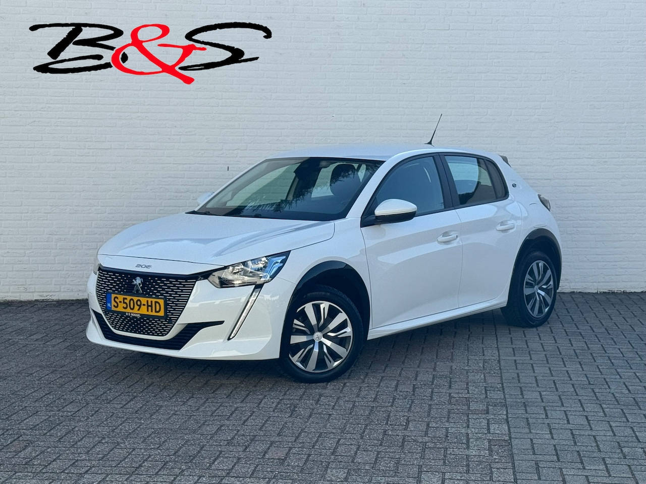 Peugeot e-208 - EV Active 50 kWh Clima Carplay Stoelverwarming Extra laadkabel voor thuis - AutoWereld.nl