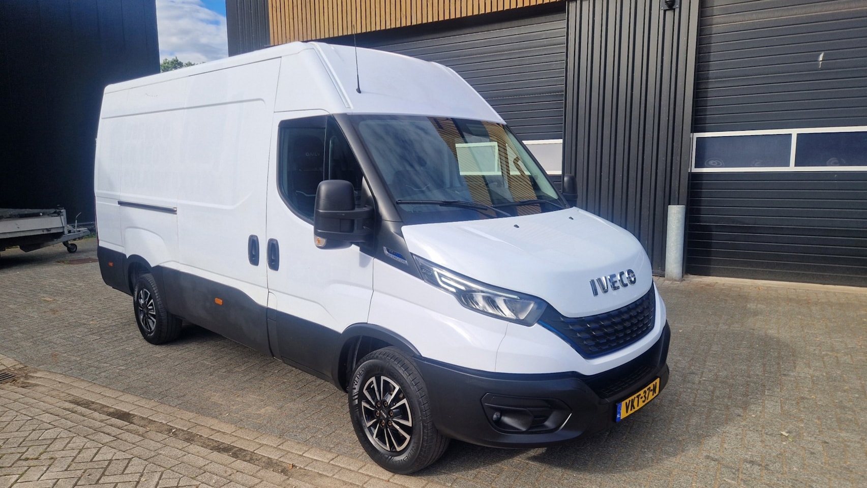 Iveco Daily - 35S14NV 2.3 352L H3 35S14NV 2.3 352L H3 - AutoWereld.nl