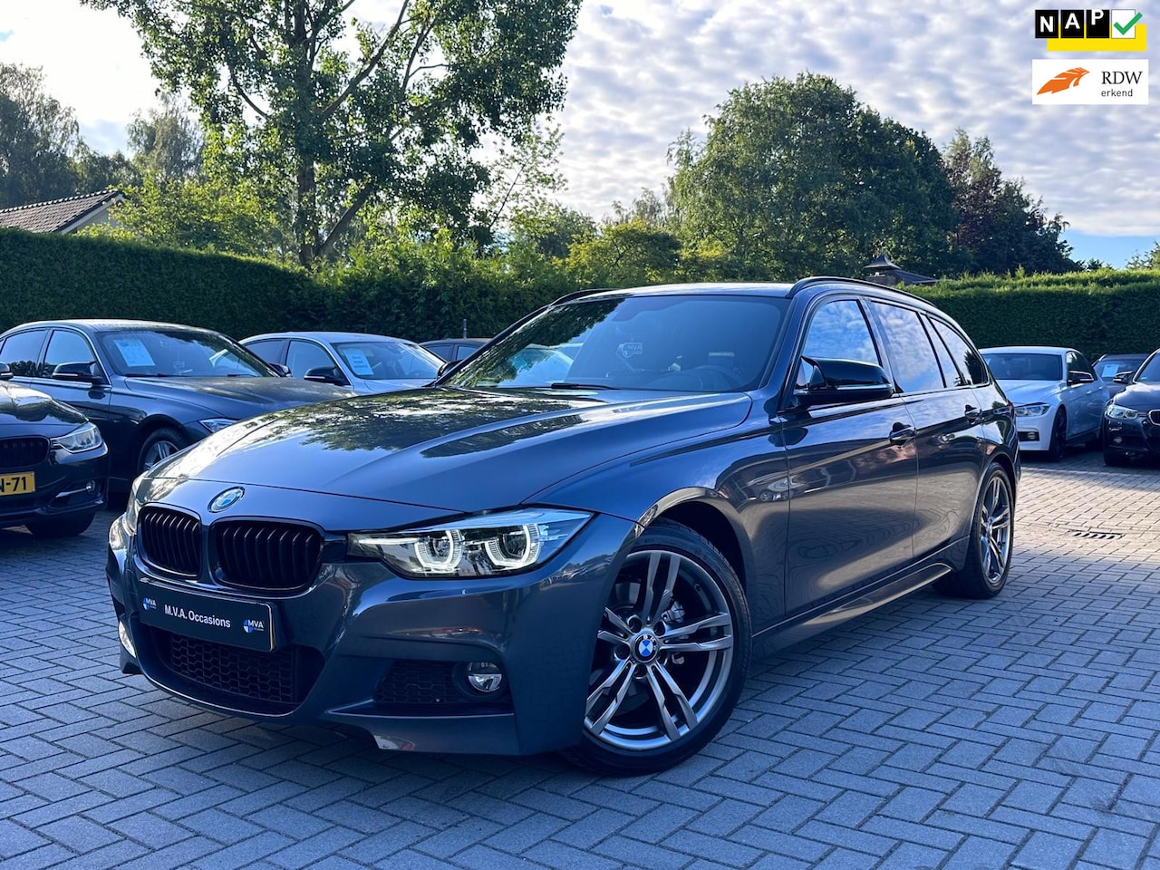 BMW 3-serie Touring - 318i Edition M Sport Shadow Executive|18 inch|Climate control|Leder|Cruise control|Navigat - AutoWereld.nl