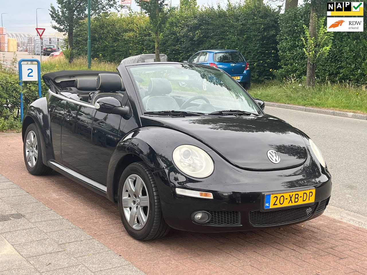 Volkswagen New Beetle Cabriolet - 1.6 *APK 07-2027 - AutoWereld.nl