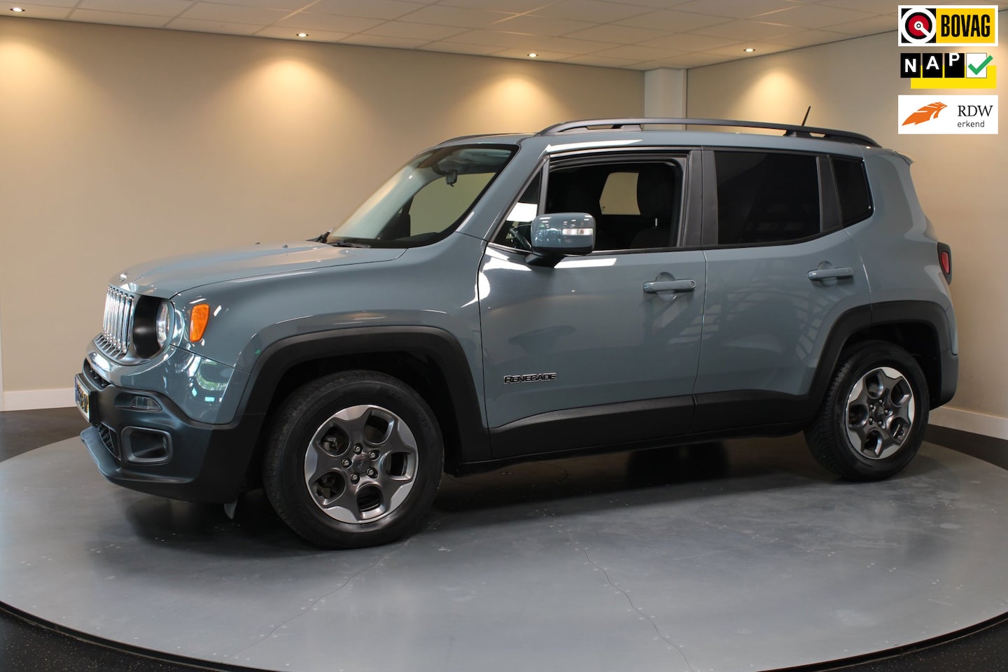 Jeep Renegade - Van 1.4 MultiAir Longitude *Automaat* Distr.riem VV|All-seasons|Cruise|Navi|Airco|NAP - AutoWereld.nl