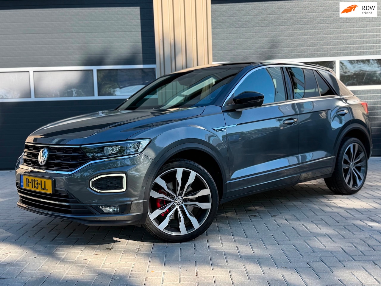 Volkswagen T-Roc - 1.5 TSI Sport Business R | Automaat | trekhaak | camera - AutoWereld.nl