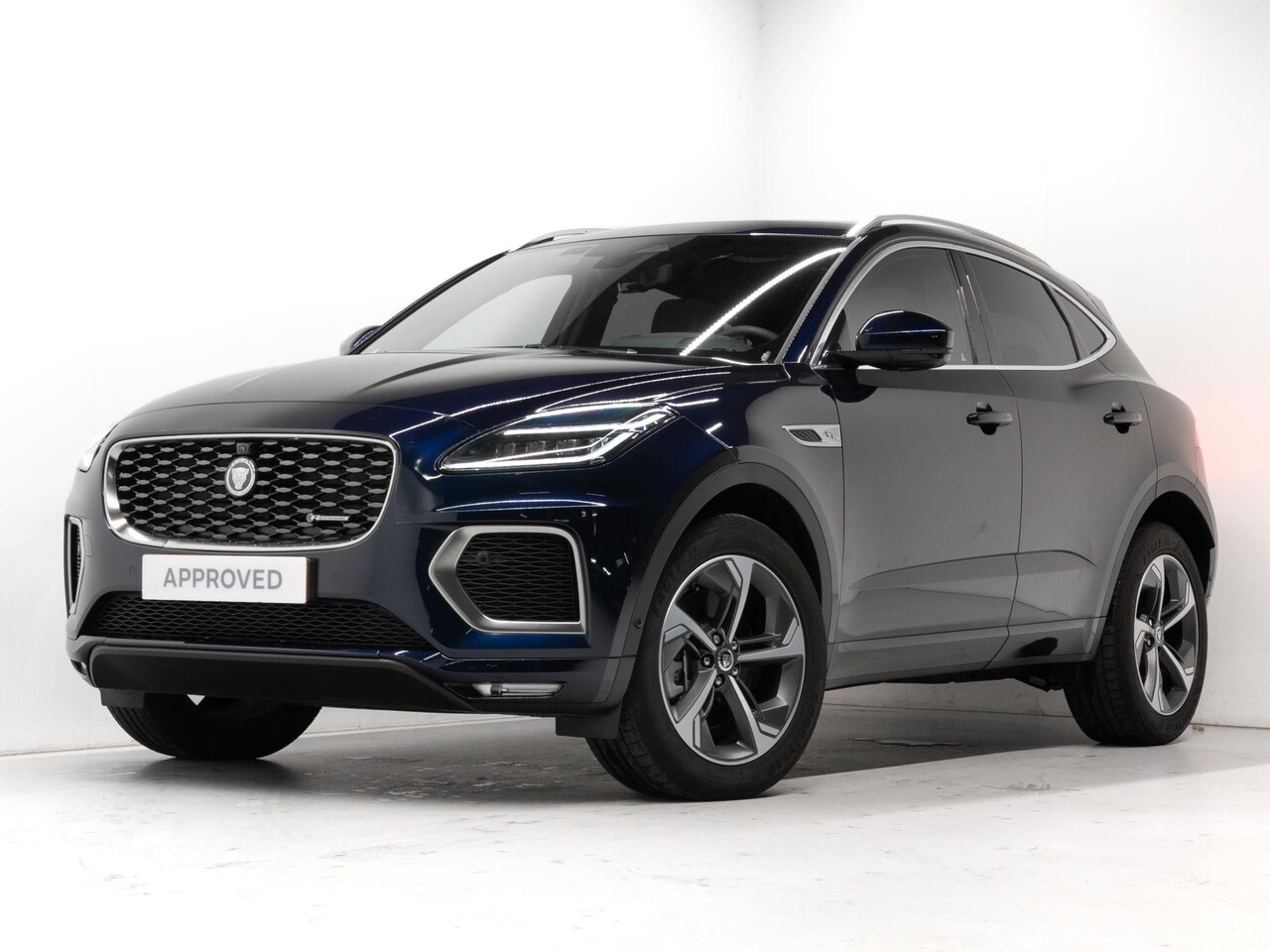 Jaguar E-Pace - 2.0 D200 AWD R-Dynamic SE 2.0 D200 AWD R-Dynamic SE - AutoWereld.nl