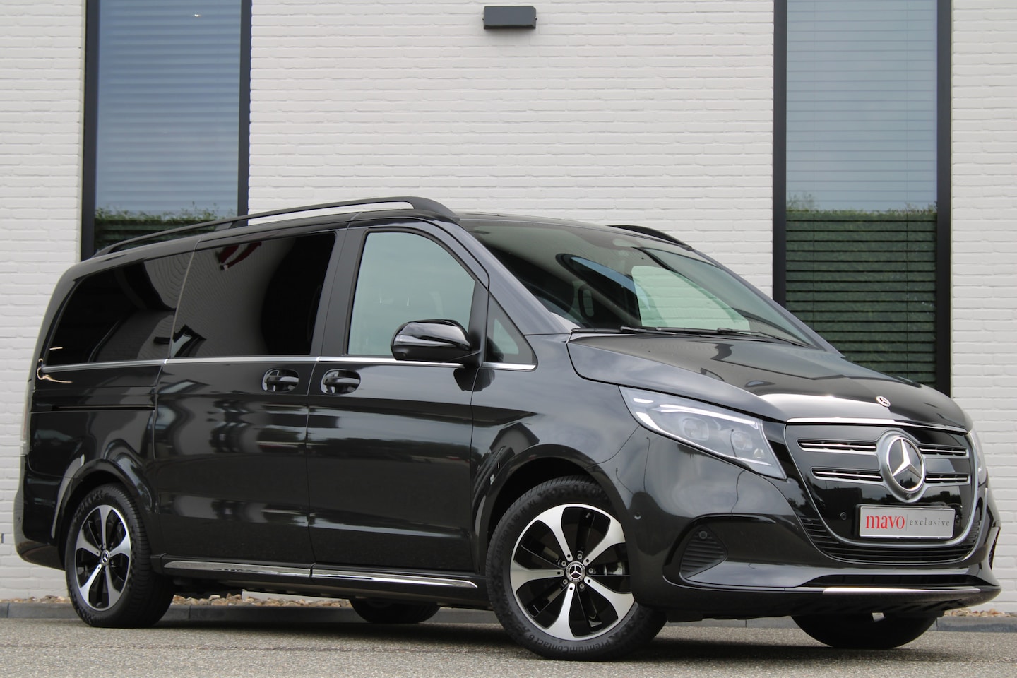 Mercedes-Benz EQV - 300 L2 / AMG / Luchtvering / 7-Persoons / Burmester / Electr Stoelen / Vol Opties / NIEUW! - AutoWereld.nl