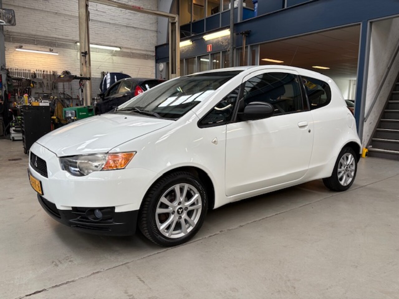 Mitsubishi Colt - 1.1 3-DR Edition one | Lm velgen | Elektrische ramen | CPV met afstandbediening | All seas - AutoWereld.nl