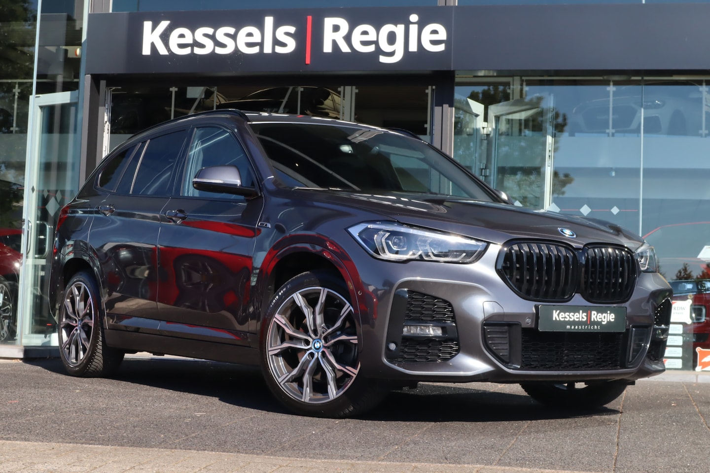 BMW X1 - xDrive25e M sport | Pano | H&K | HuD | Memory | ACC | Trekhaak | Keyless | Camera | Leer | - AutoWereld.nl