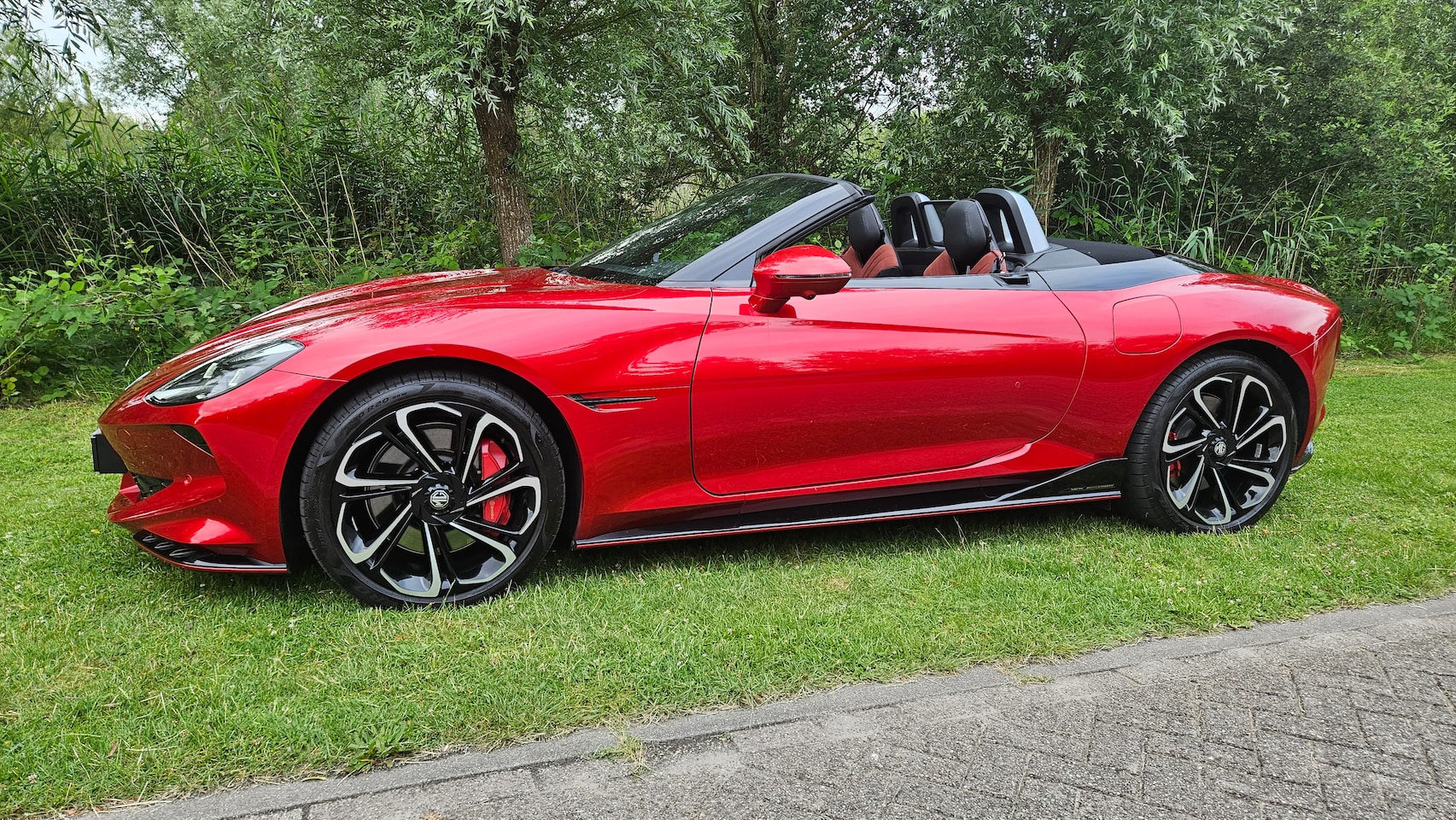 MG Cyberster - GT 77kWh 1e EIG | ACC | ECC | 360° CAM | 20" LMV | NAVI | BOSE SOUND | GLASSCOATING - AutoWereld.nl