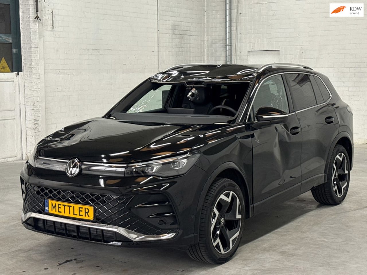 Volkswagen Tiguan - 2.0 TDI R-Line Edition 4Motion | Memory seat | Camera | IQ Light - AutoWereld.nl
