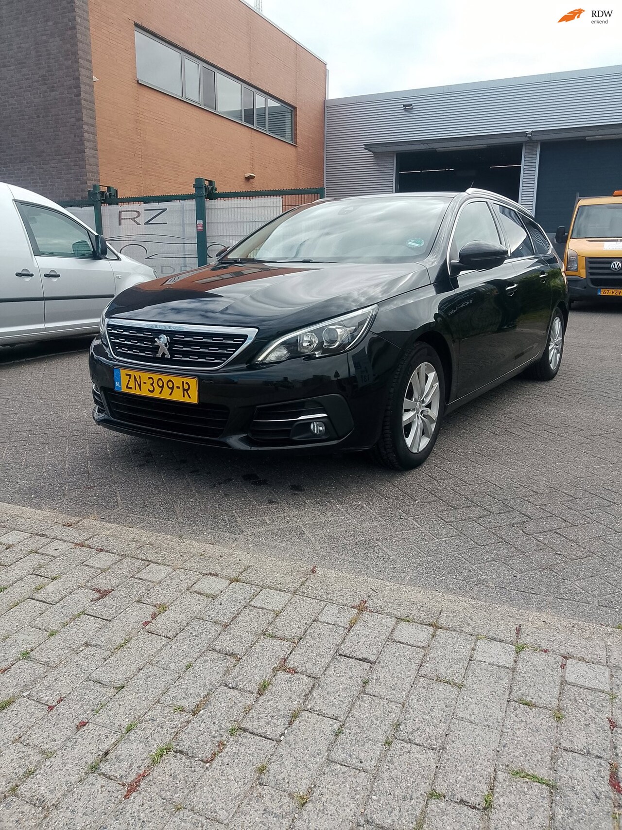 Peugeot 308 SW - 1.2 PureTech Blue Lease Premium 1.2 PureTech Blue Lease Premium - AutoWereld.nl