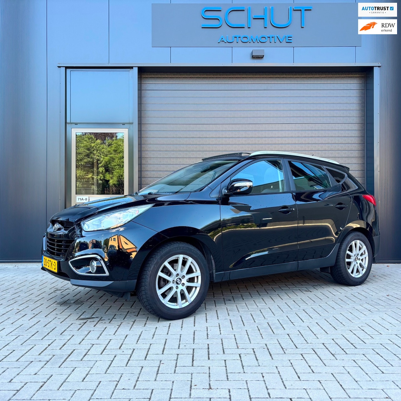 Hyundai ix35 - 2.0i i-Catcher AUTOMAAT | LEER | 2 X PANO | STOELVERWARMING | NAVI | TREKHAAK | VOL OPTIES - AutoWereld.nl