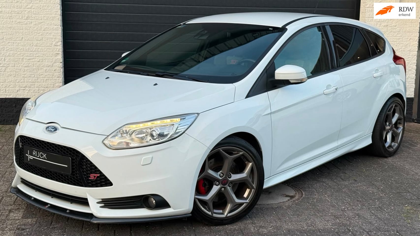 Ford Focus - 2.0 EcoBoost ST-3 | Recaro | Navi | Keyless | Xenon | Park Assist | Lane Assist - AutoWereld.nl