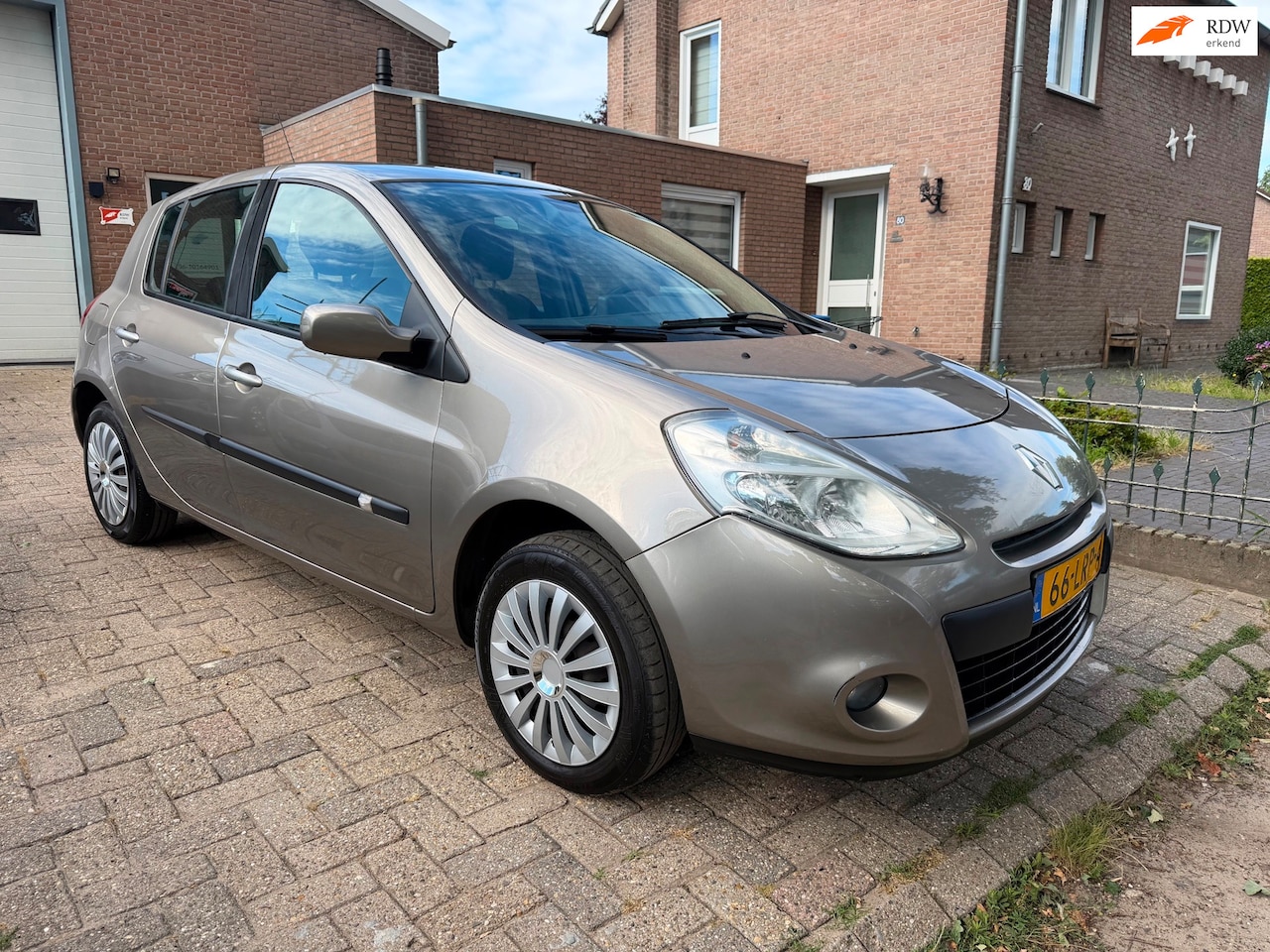 Renault Clio - 1.2 Sélection Business 1.2 Sélection Business nieuwe apk - AutoWereld.nl