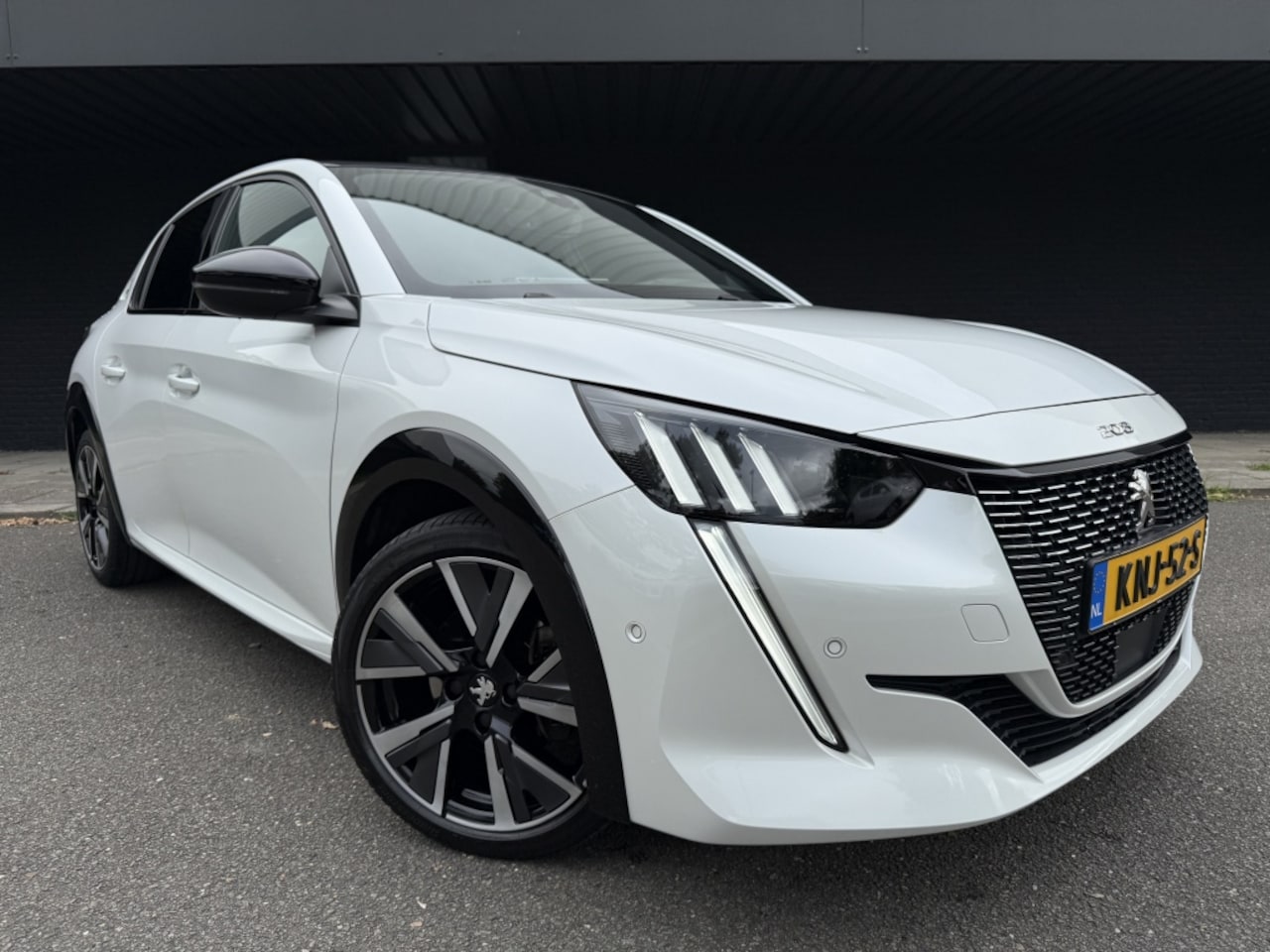 Peugeot 208 - 1.2 PureTech GT Pack - Parelmoer - Leer - Pano - - AutoWereld.nl