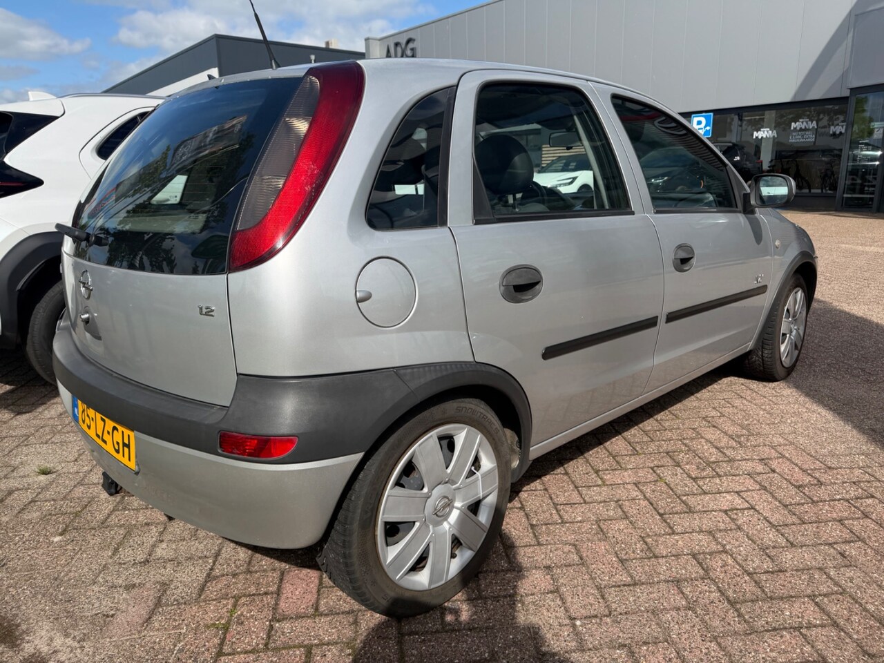 Opel Corsa - €1650,-1.2-16V Njoy Apk 06/2027 5drs INRUIL IS MOGELIJK - AutoWereld.nl