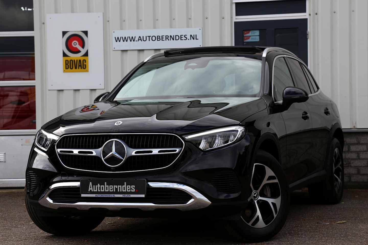 Mercedes-Benz GLC-klasse - 300e 4MATIC Plug in*Perfect MB Onderh.*Luchtvering/Pano/Elek. Trekhaak/Snellader/Burmester - AutoWereld.nl