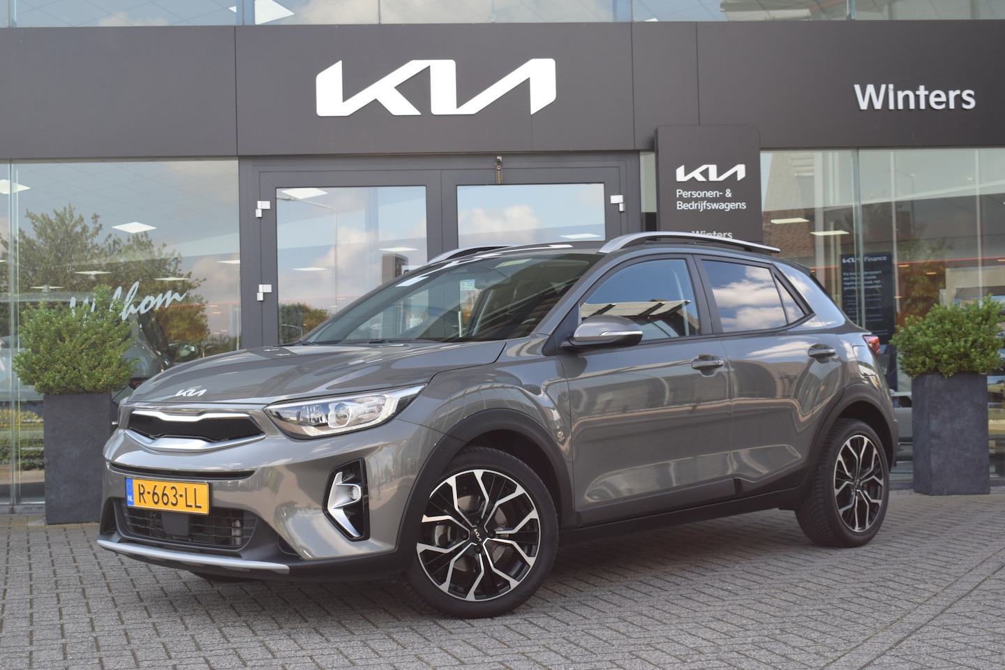 Kia Stonic - 1.0 T-GDi MHEV DynamicPlusLine | Stoelverwarming | Camera | Navigatie | Apple carplay & An - AutoWereld.nl