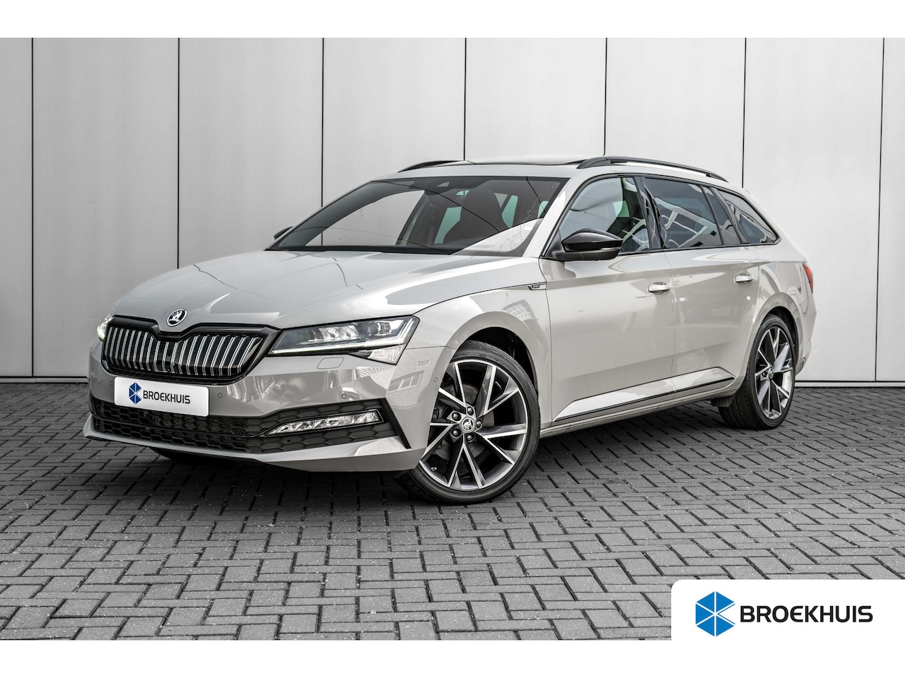 Skoda Superb Combi - 1.4 TSI iV Sportline Business l Elektr. Trekhaak l Pan Dak l 360gr Camera l Stoelverwarm. - AutoWereld.nl