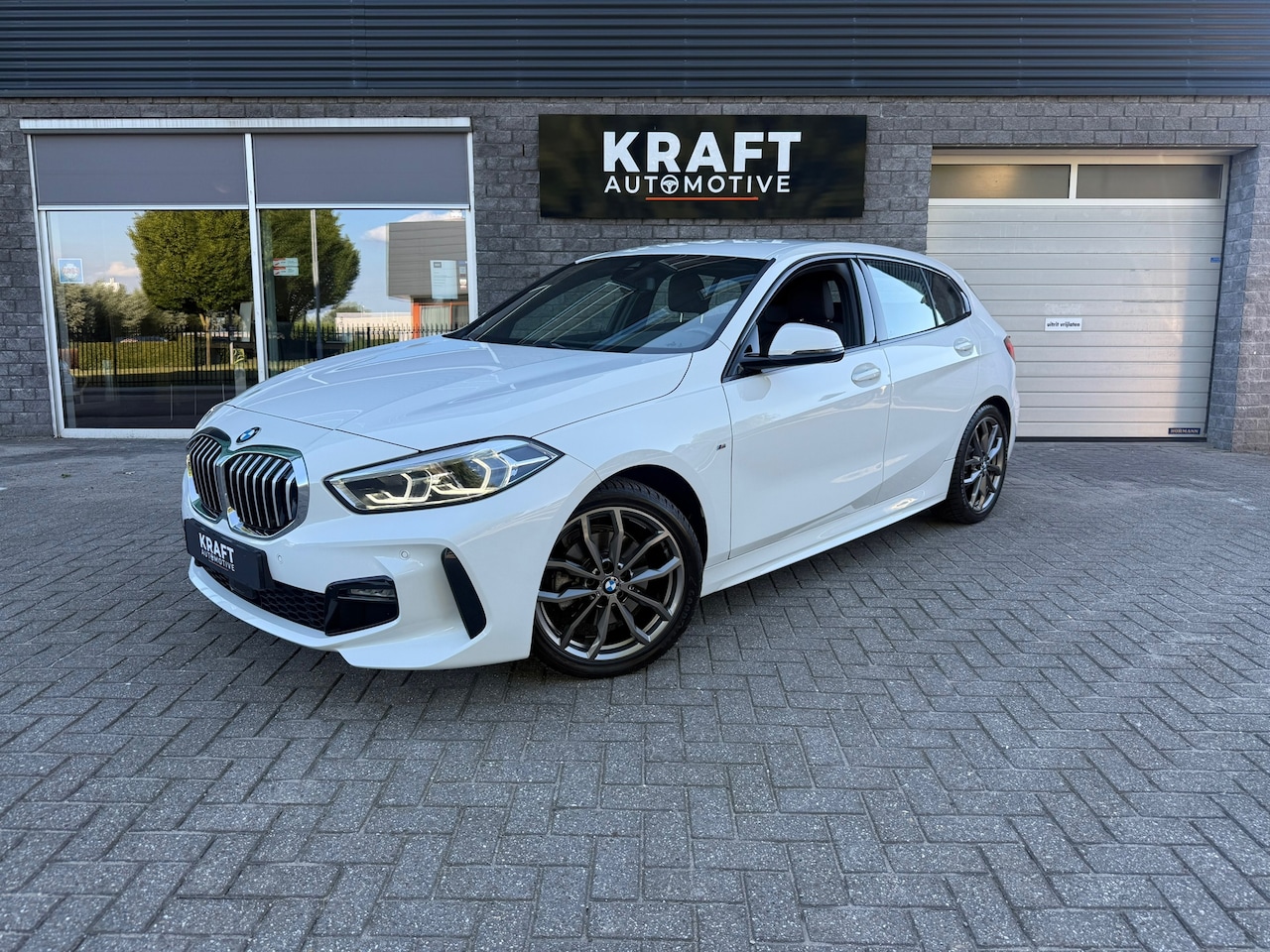 BMW 1-serie - 118i M Sport | Leder | Ambient | Virtual cockpit | ACC | PDC | Apple CarPlay | Clima | - AutoWereld.nl
