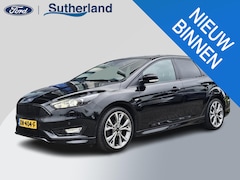Ford Focus Wagon - 1.5 Titanium 182 pk | 2de eigenaar | Bi-xenon | Camera | Stuur- en stoelverwarming | 18''