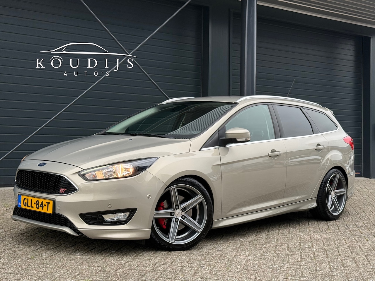 Ford Focus Wagon - 1.5 Titanium Edition ST-line, Winterpack, Volledig onderhouden! - AutoWereld.nl