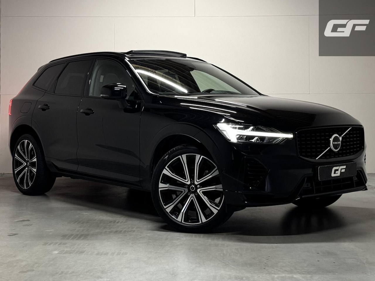 Volvo XC60 - 2.0 T6 Plug-in hybrid AWD R-Design Pano Google H/K HUD 360º - AutoWereld.nl