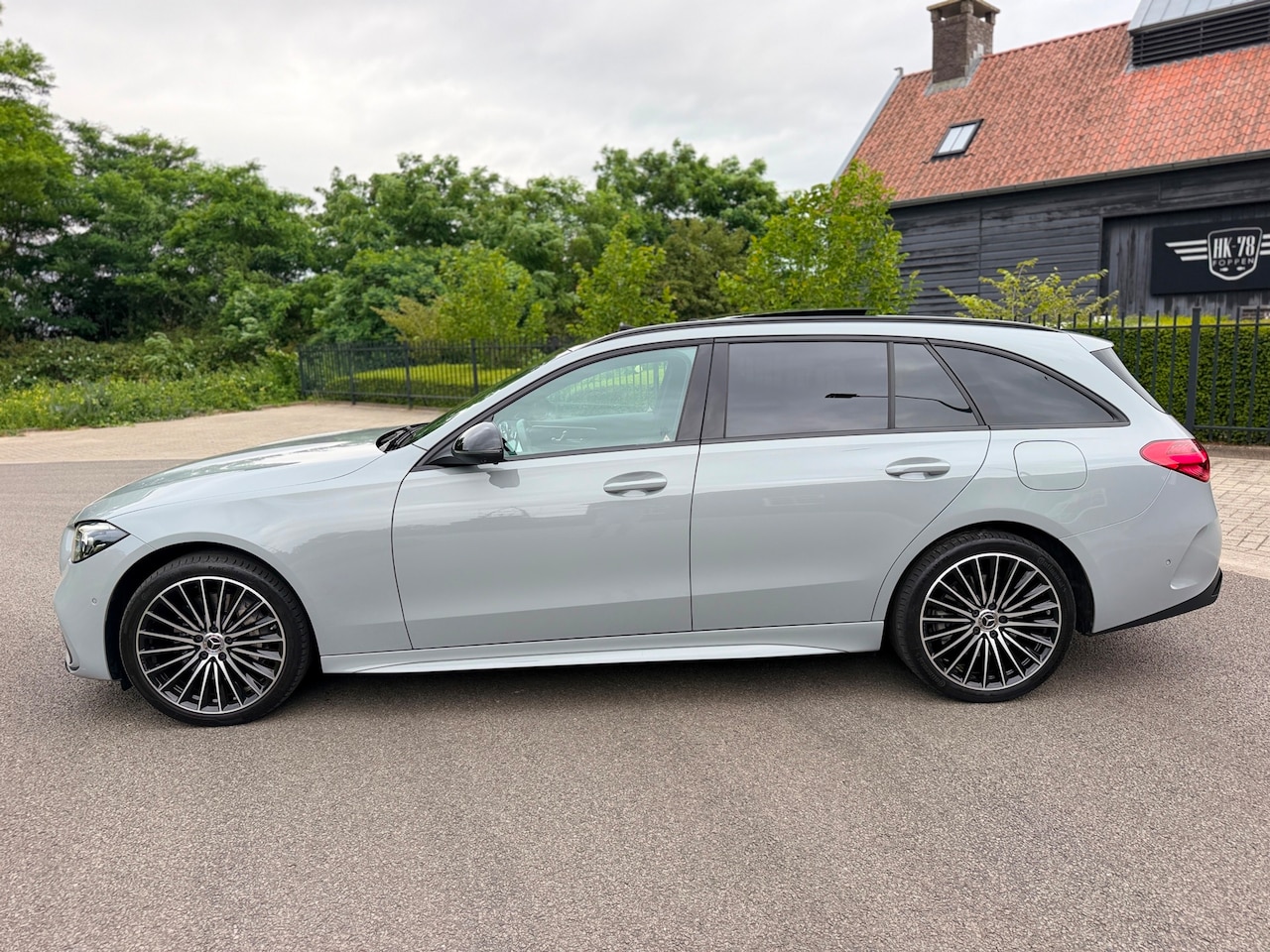 Mercedes-Benz C-klasse Estate - 300e AMG | Panoramaschuifdak | Night | Burmester | Rijassistentiepakket Plus Led-High Perf - AutoWereld.nl