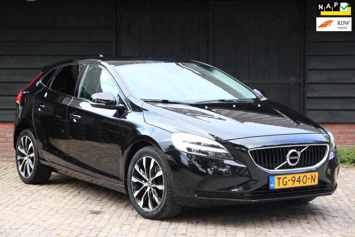 Volvo V40 - 1.5 T3 Dynamic Edition Panorama/Camera/Stoelverwarming/Parkeersensor v,a - AutoWereld.nl
