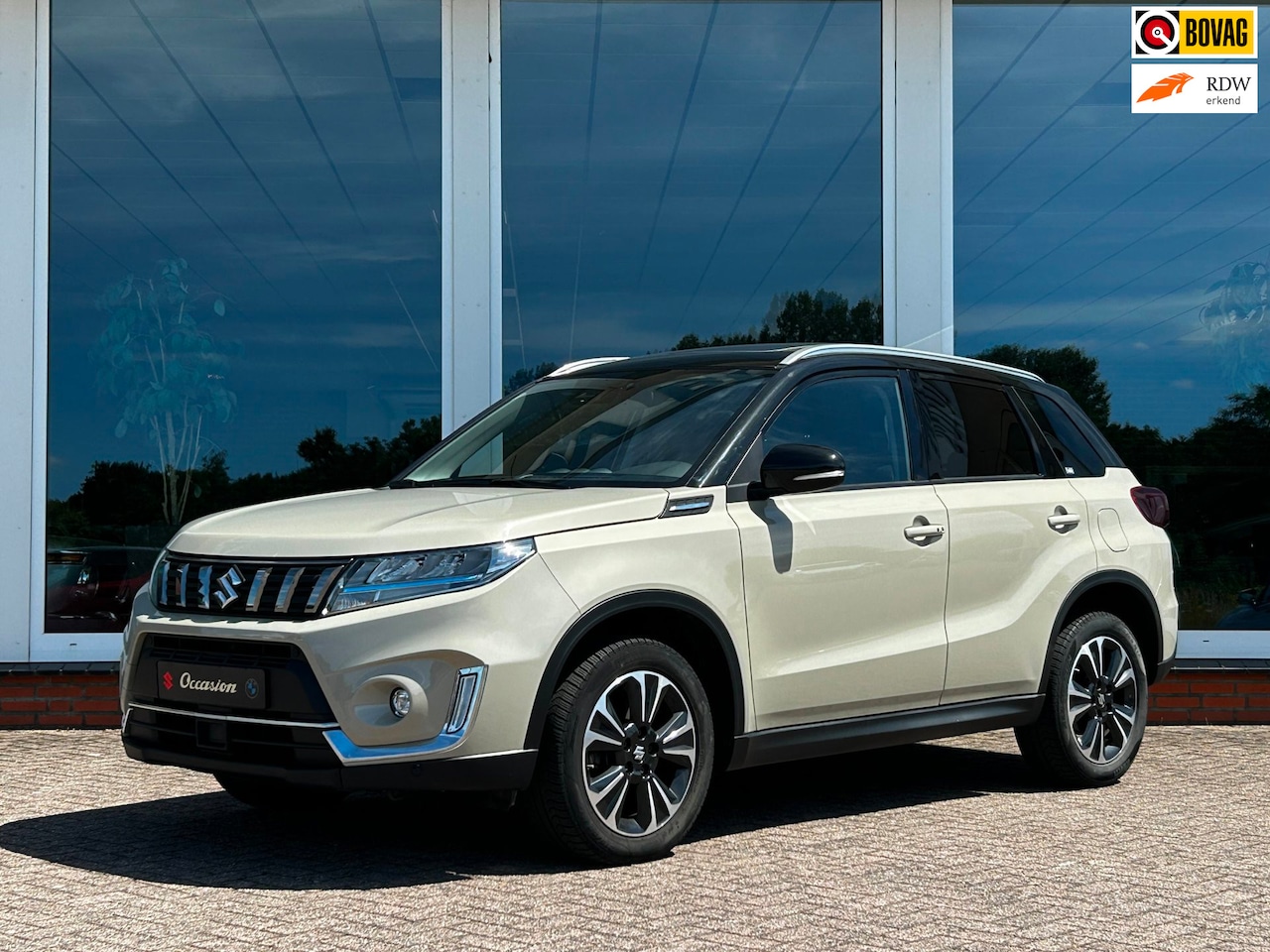 Suzuki Vitara - 1.5 Hybrid Style AUT. - Navi - Camera - PDC - Leder - AutoWereld.nl