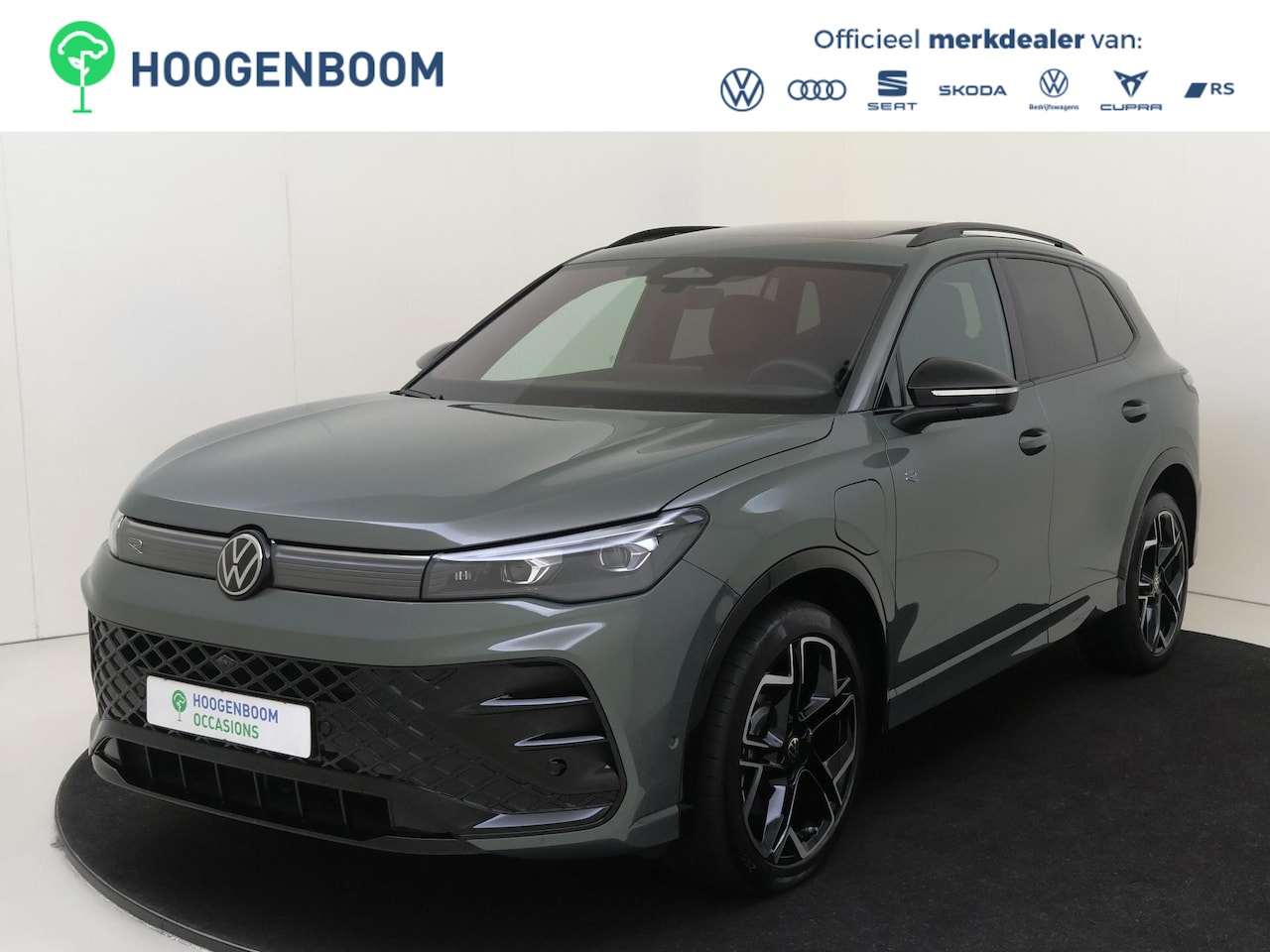 Volkswagen Tiguan - 1.5 eHybrid R-Line Edition | SoH 98% | Panoramadak | Trekhaak | Lederen bekleding 'Varenn - AutoWereld.nl