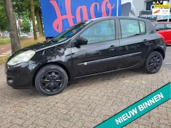Renault Clio - 1.2 TCe Special Line Trekhaak airco