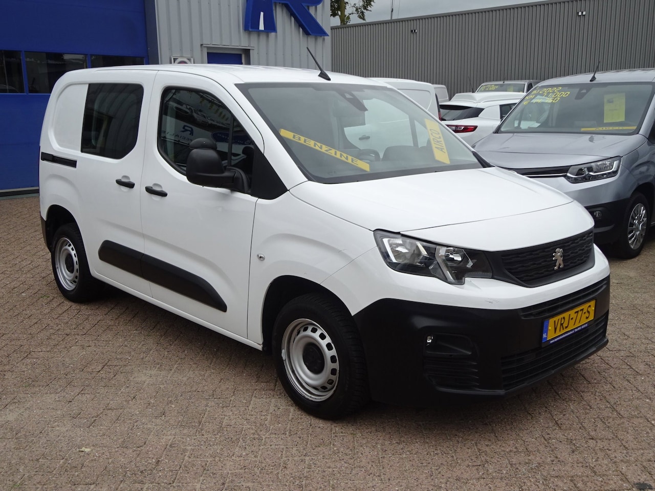 Peugeot Partner - 1.2 PureTech Pro BENZINE AIRCO NAVI CRUISE CONTROL PDC SCHUIFDEUR - AutoWereld.nl