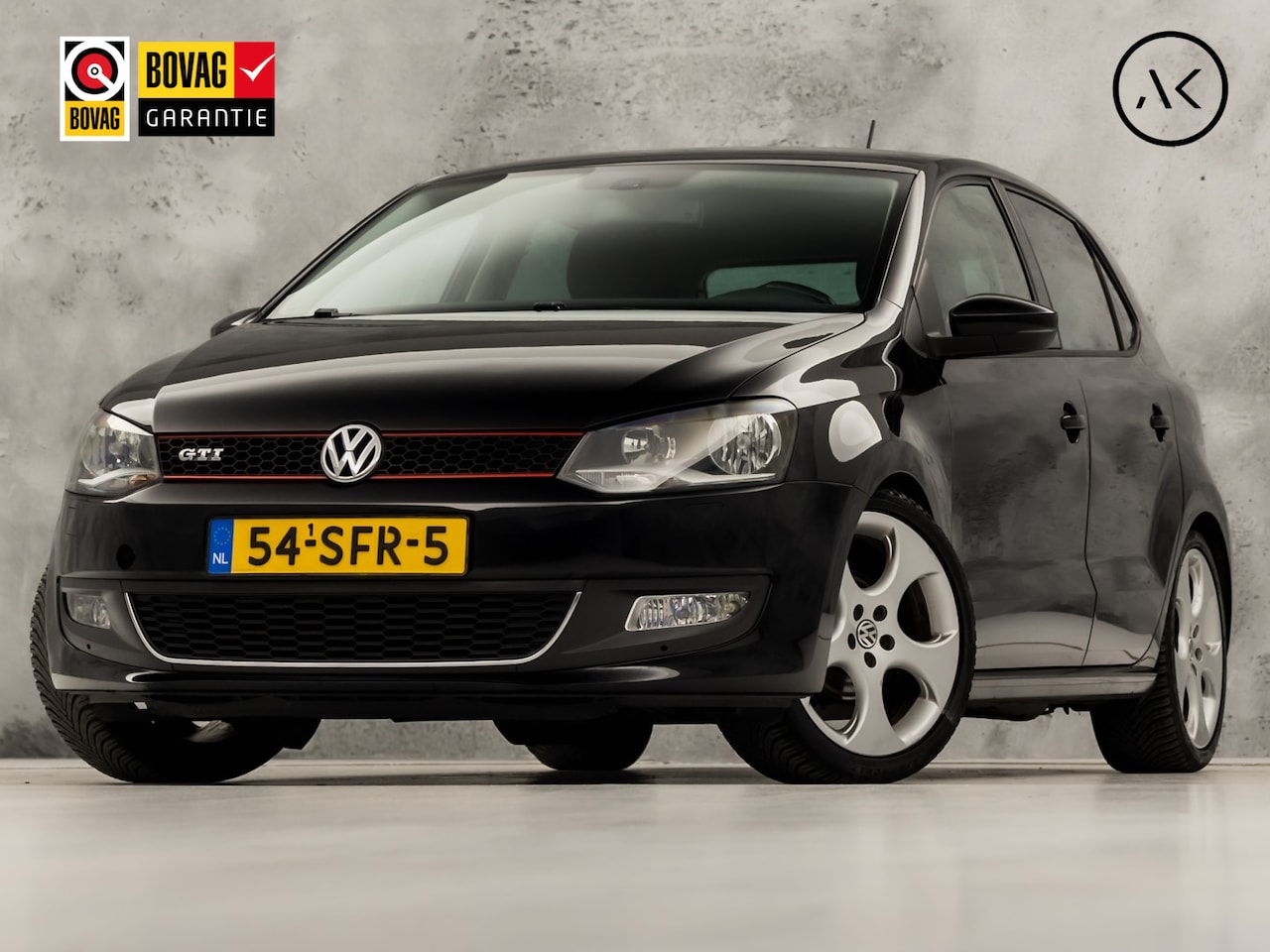 Volkswagen Polo - 1.2 TSI Sportline Automaat (NAVIGATIE, CLIMATE, STOELVERWARMING, GETINT GLAS, SPORTSTOELEN - AutoWereld.nl