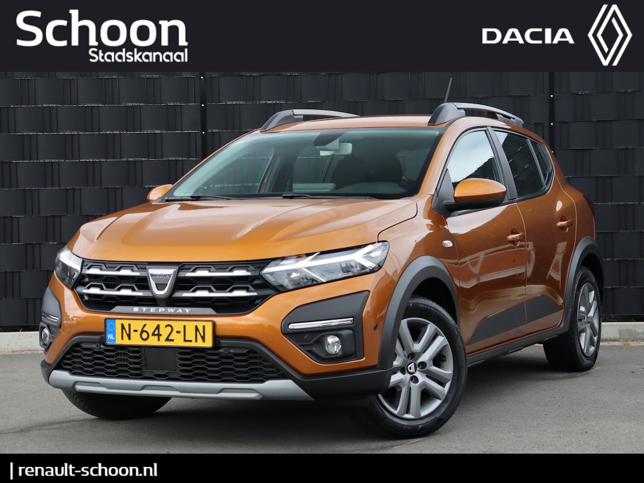 Dacia Sandero Stepway - 1.0 TCe 90 Comfort | Climate | Cruise | Camera | Trekhaak | All seasons | Parkeersensoren - AutoWereld.nl
