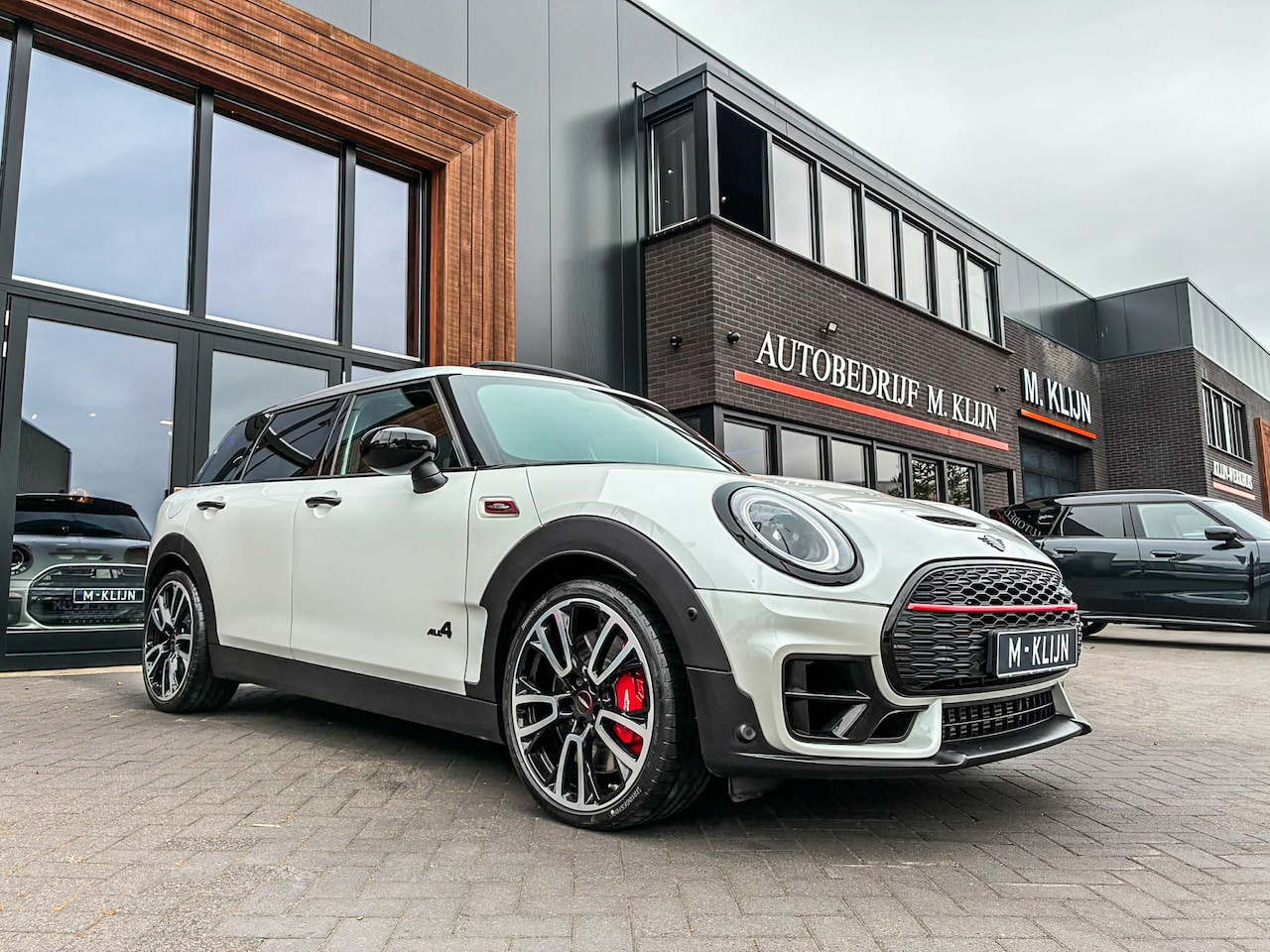 MINI Clubman - 2.0 JCW ALL4 John Cooper Works F1 306Pk Nanuq White/Multitone dak/Uniek/vol - AutoWereld.nl