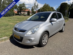Hyundai i20 - 1.2i DynamicVersion NAP, AIRCO,