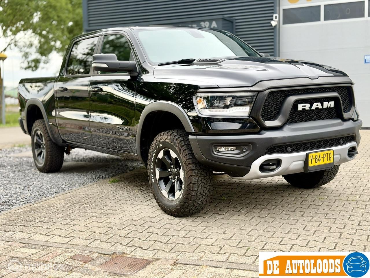 Dodge Ram 1500 - 4X4 5.7 V8 4x4 Crew Cab Rebel - AutoWereld.nl
