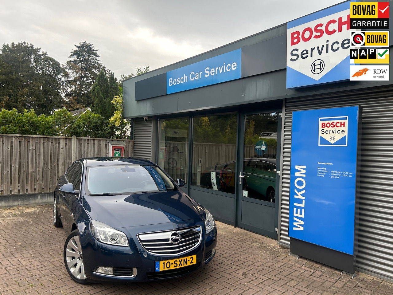 Opel Insignia - COSMO 1.6T (180pk) Navi, 19 inch. LM Velgen, Lederen bekleding, Dubbele uitlaat, Trekhaak - AutoWereld.nl