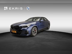 BMW 5-serie - Sedan 550e xDrive | M-Sportpakket | LED | Leder | HUD | Panoramadak | Sportstoelen | DAB |