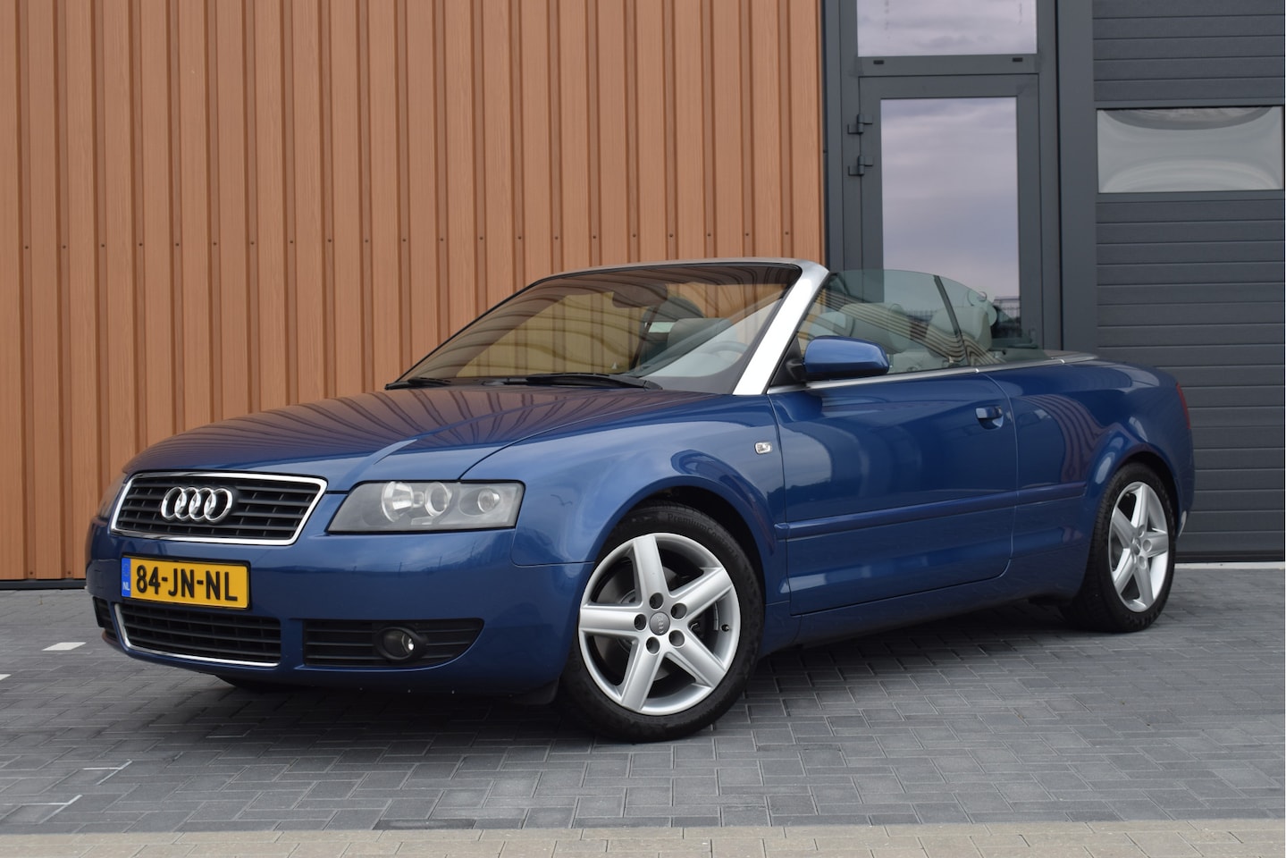 Audi A4 Cabriolet - 2.4 V6 170pk Exclusive | Origineel NL | 108.000km | Caribic Blue - AutoWereld.nl