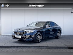BMW 5-serie - Sedan 520i M-Sport Pro / 20 inch / Driving Assistant Plus / Harman Kardon / Trekhaak / Gla