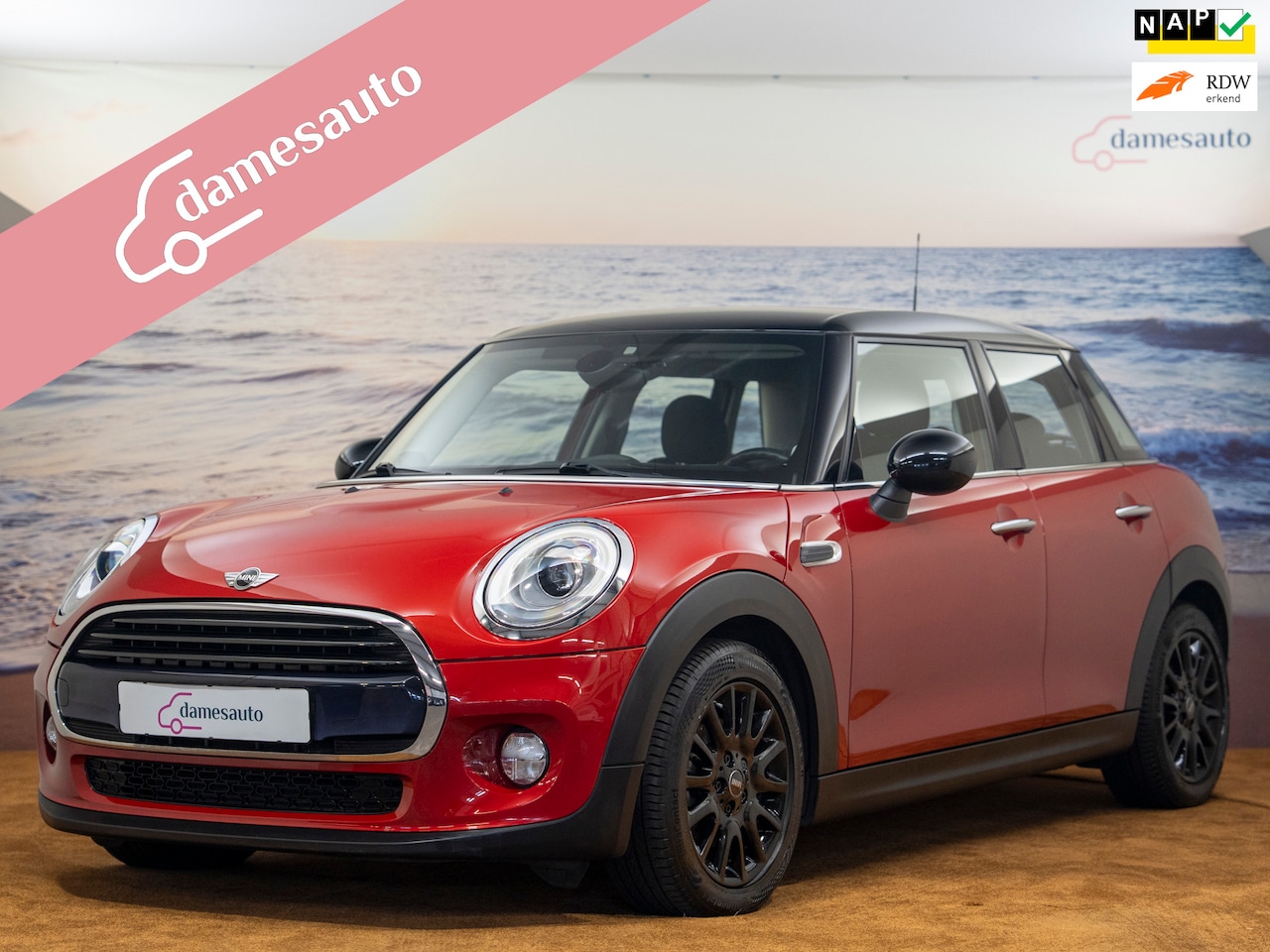 MINI 5-Deurs - 1.5 Cooper, NAP, stoelverw. Blazing red! - AutoWereld.nl