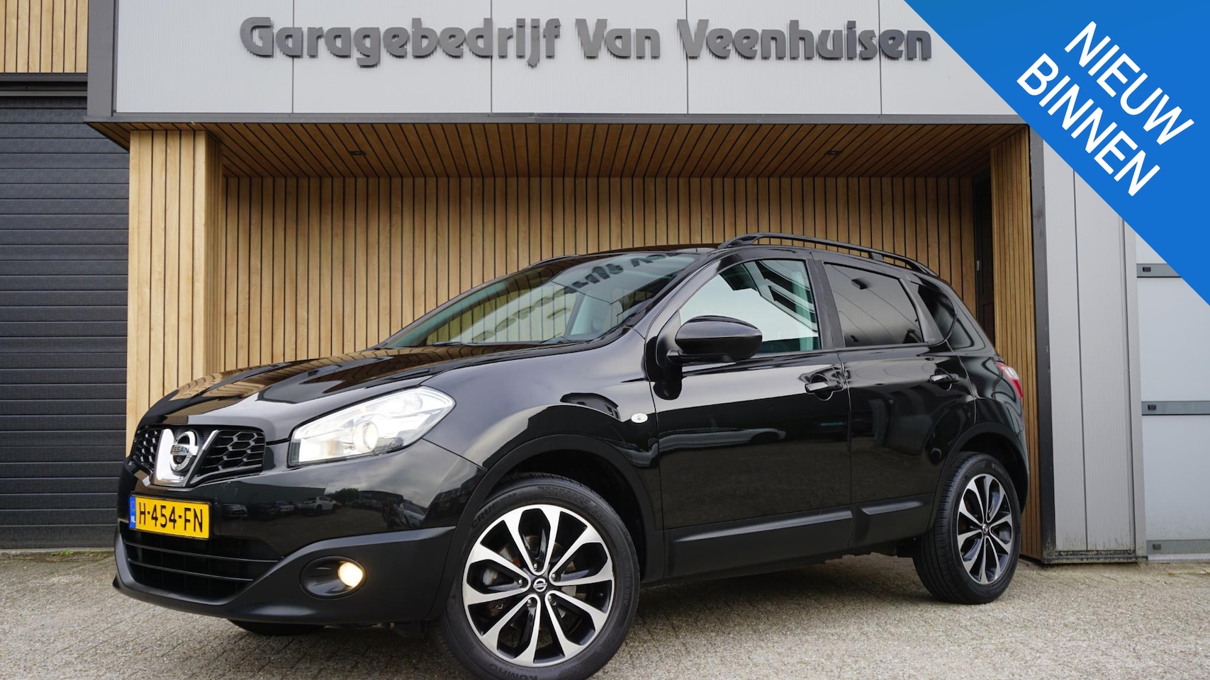 Nissan Qashqai - 1.6 117pk Pano.Dak Leder/Alcantara 360-View 18inch LM Trekhaak *Complete Nissan* - AutoWereld.nl