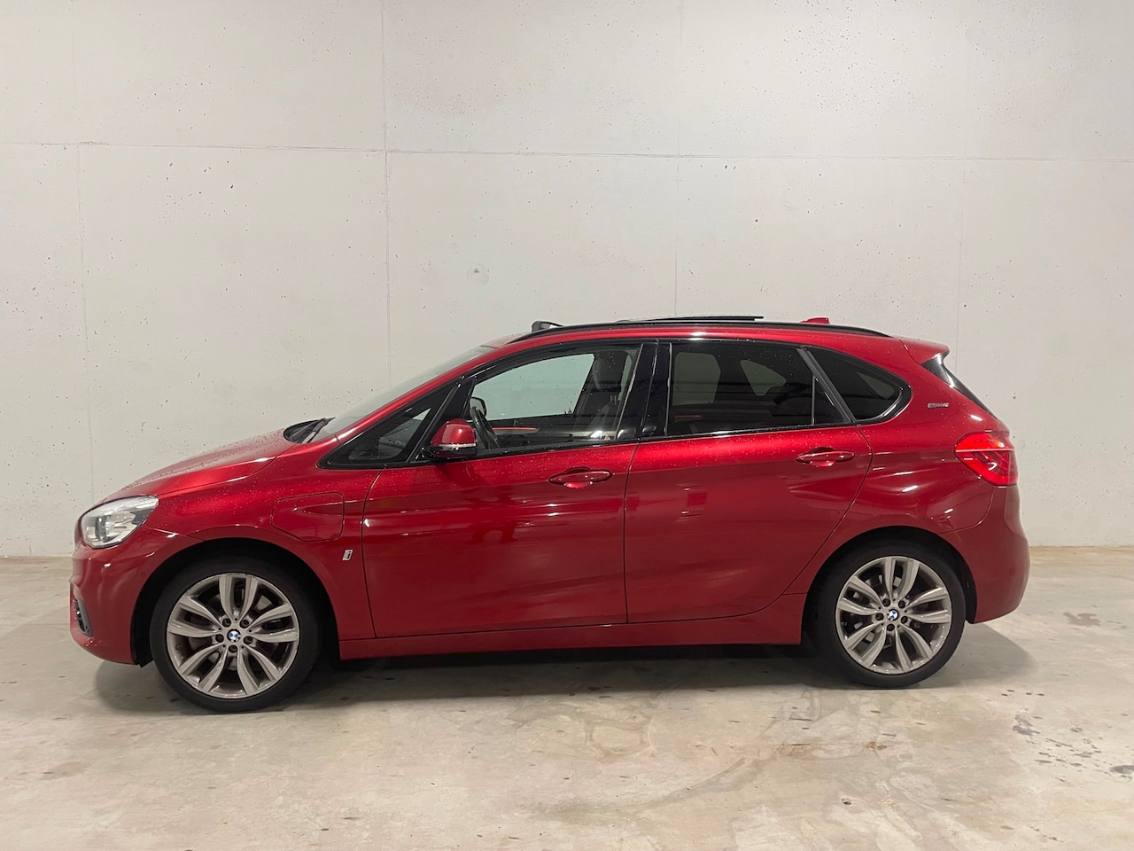 BMW 2-serie Active Tourer - 225xe iPerformance High Executive Pano Leer Automaat - AutoWereld.nl