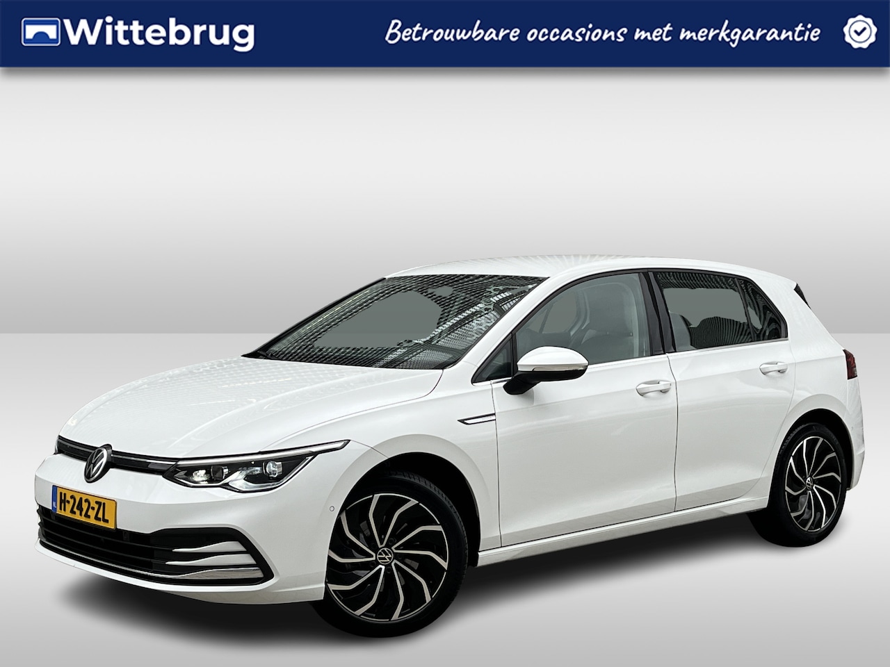 Volkswagen Golf - 1.5 eTSI Style / Navigatie / App connect / Memory seat / Camera / Parkeersensoren V+A / ** - AutoWereld.nl