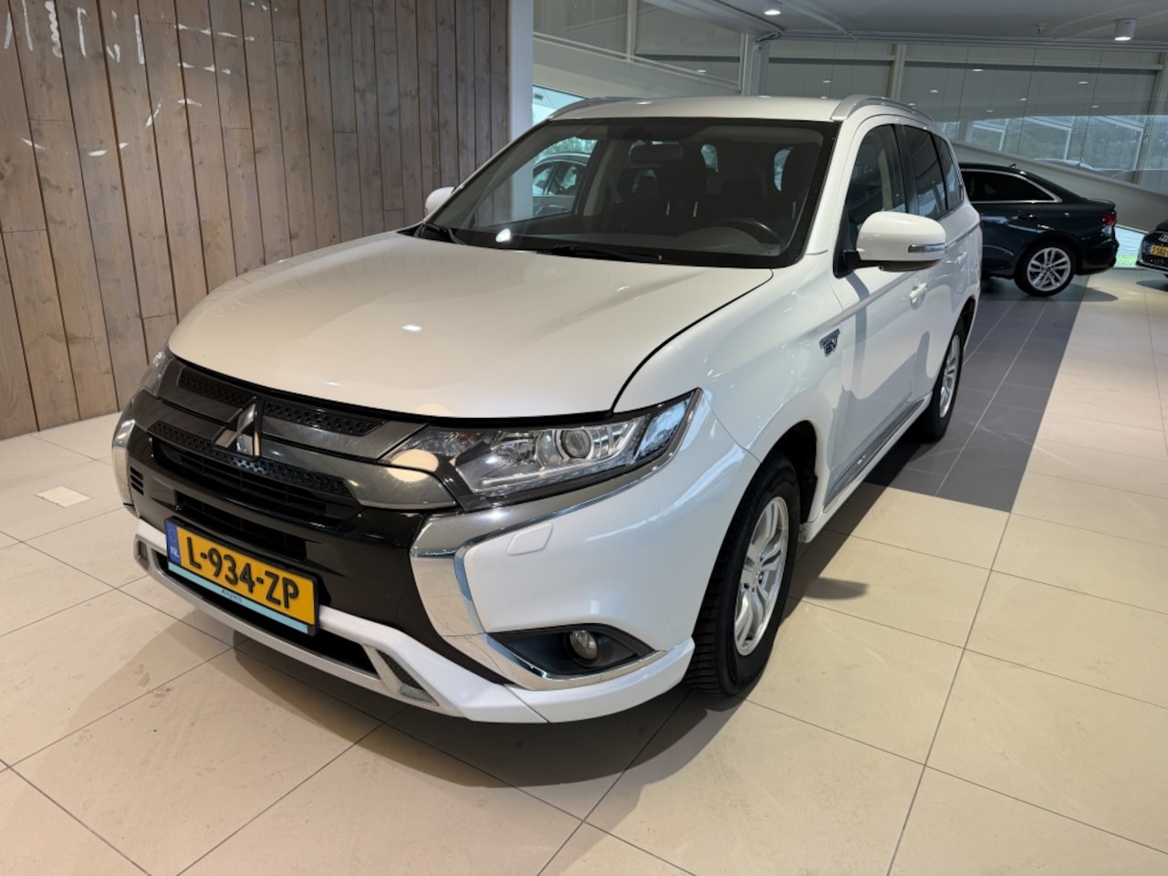 Mitsubishi Outlander - 2.4 PHEV Pure 2.4 PHEV Pure - AutoWereld.nl