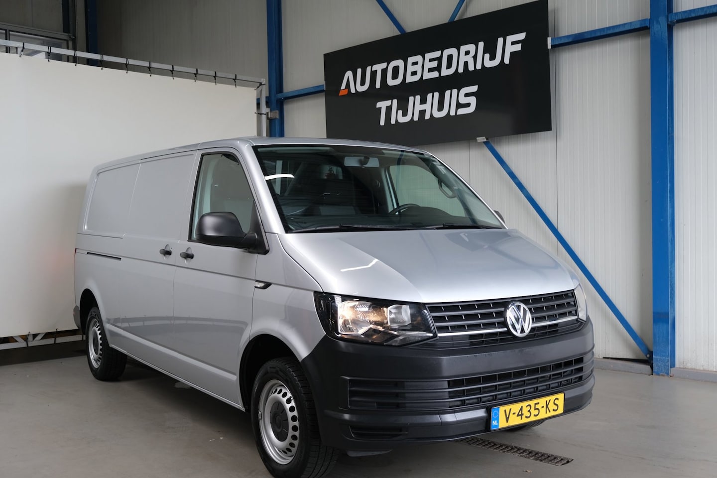 Volkswagen Transporter - 2.0 TDI L2H1 Comfortline - N.A.P. Airco, Cruise, Trekhaak. - AutoWereld.nl