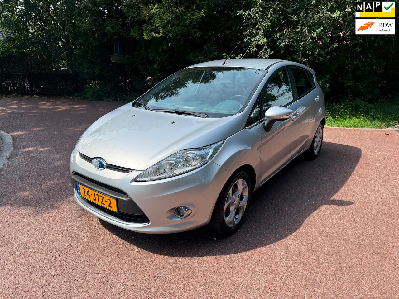 Ford Fiesta - 1.25 Titanium / Airco / Navi / pdc / Lm / NAP / Apk - AutoWereld.nl
