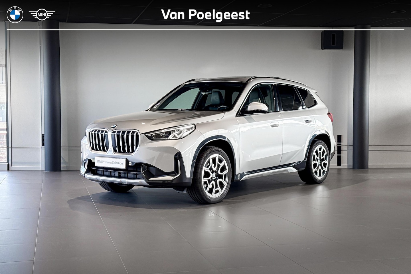 BMW X1 - sDrive18i | X Line | Glazen Panoramadak | Achteruitrijcamera | Trekhaak | - AutoWereld.nl