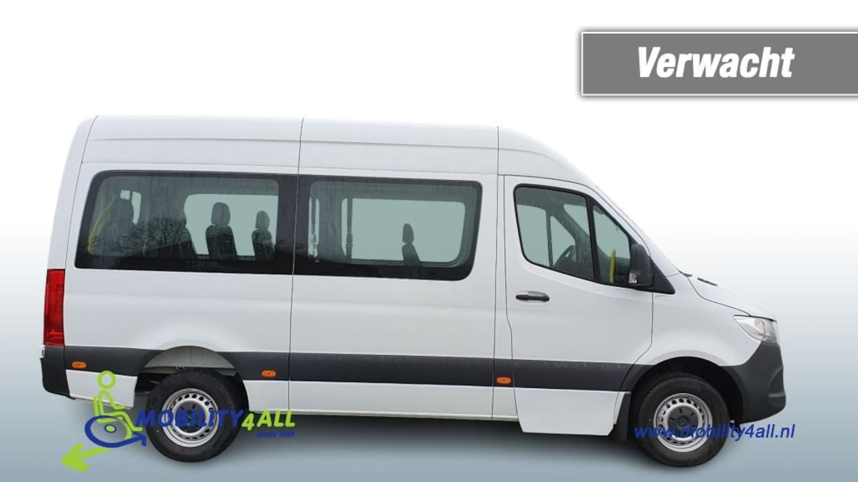 Mercedes-Benz Sprinter - FIT5 vloer: 8 klapstoelen, 4 rolstoelplekken - AutoWereld.nl